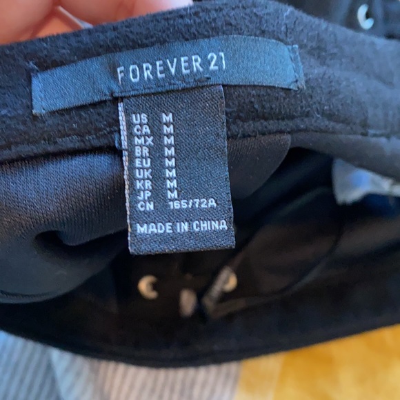 Shorts - Picture 3 of 4